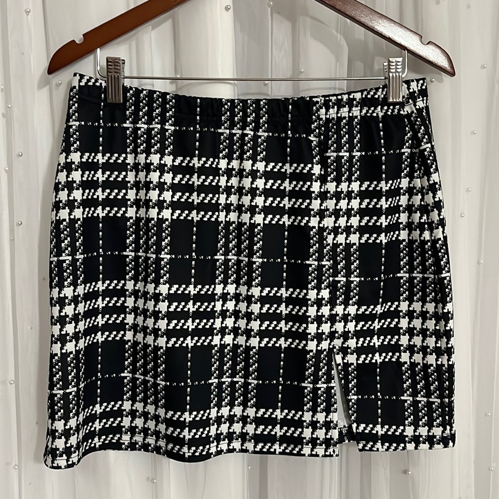 Shein Houndstooth Print Fabric Skirt, V Slit, Extra Large, BRAND NEW NEVER WORN